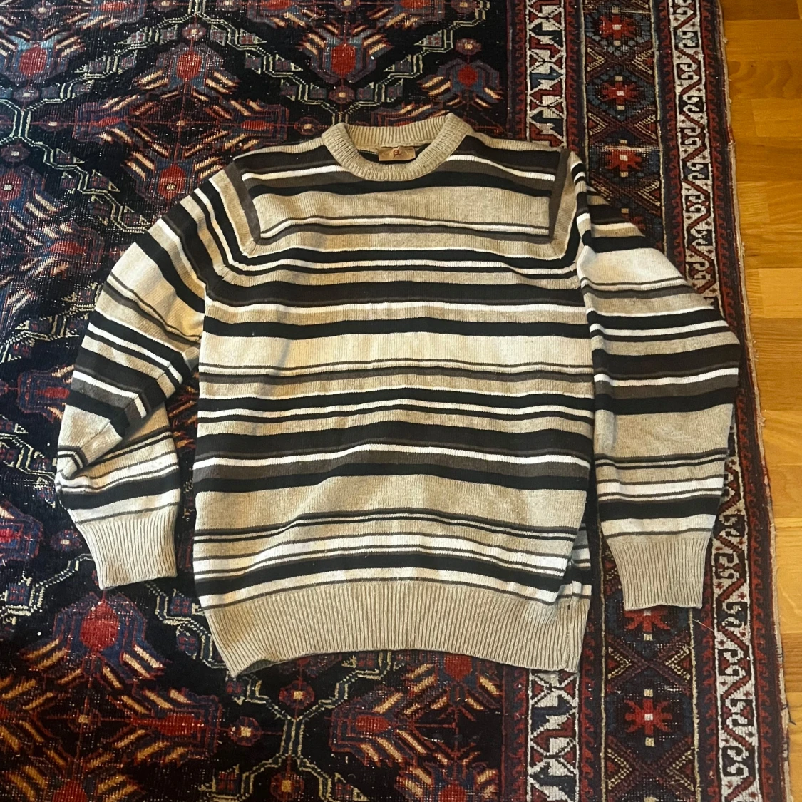 Randig stickad tröja