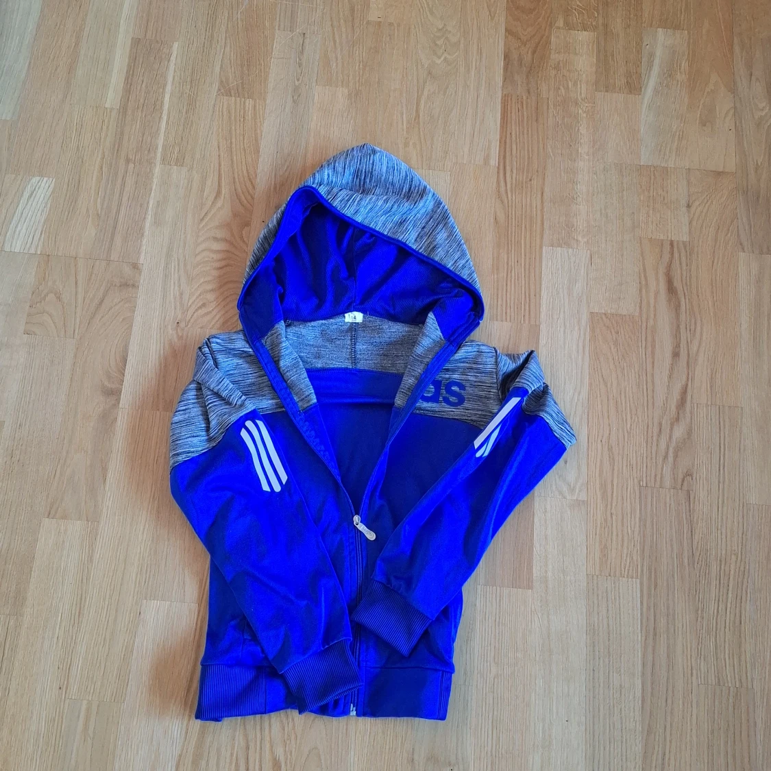 Blå och grå Adidas tränings zip hoodie  - 3