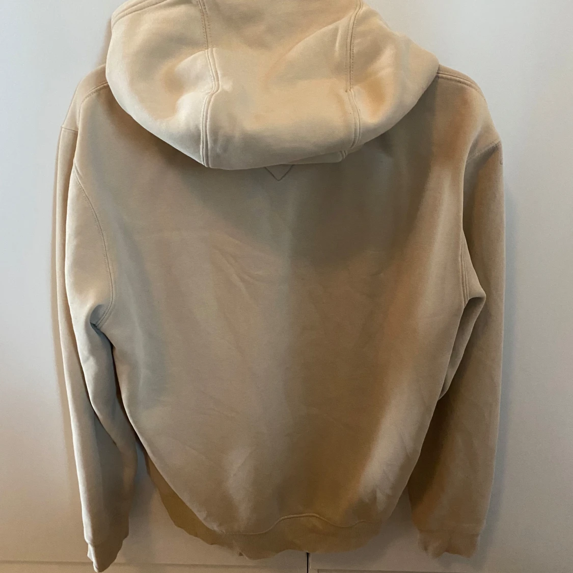 Beige hoodie från Tommy Jeans - 1