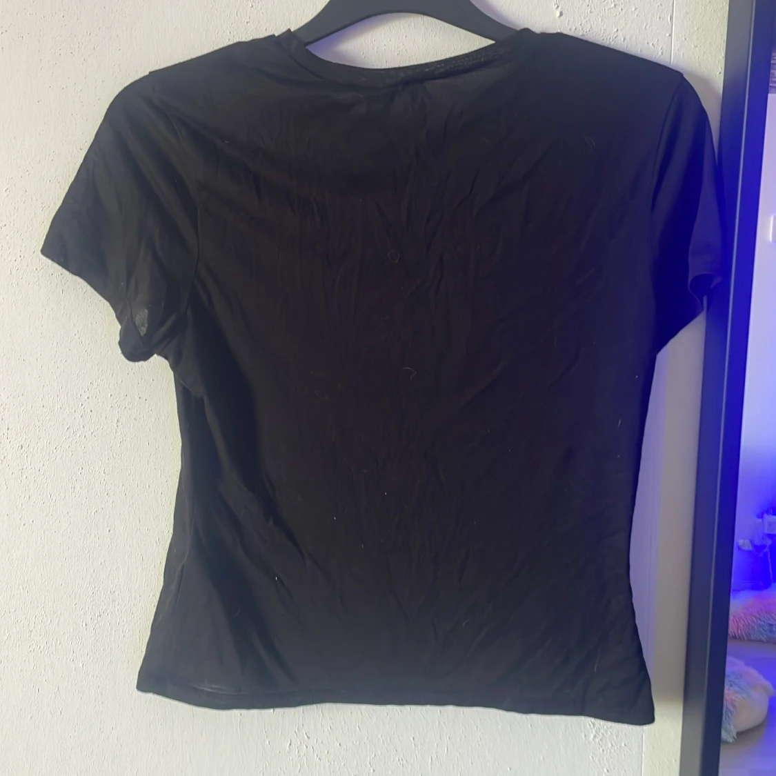 Svart basic topp från Divided - 1