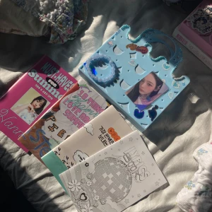 Newjeans kpop album super shy bunny bag hanni version - Det finns inga PhotoKort med utan bara photobok och cd och själva albumet💞(man får allt som är nedpåta bilderna)