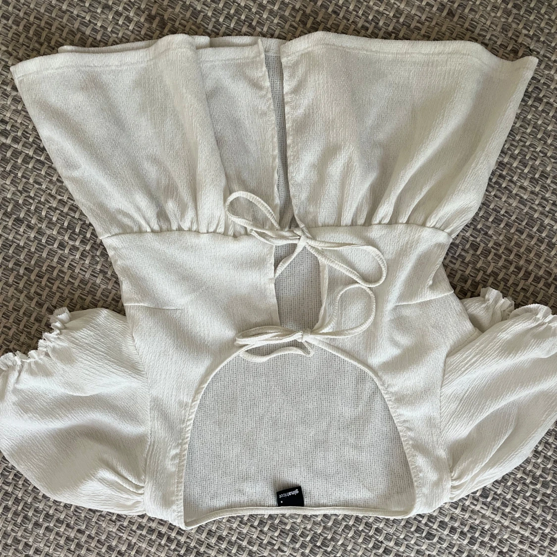 Vit omlott blus från Gina Tricot