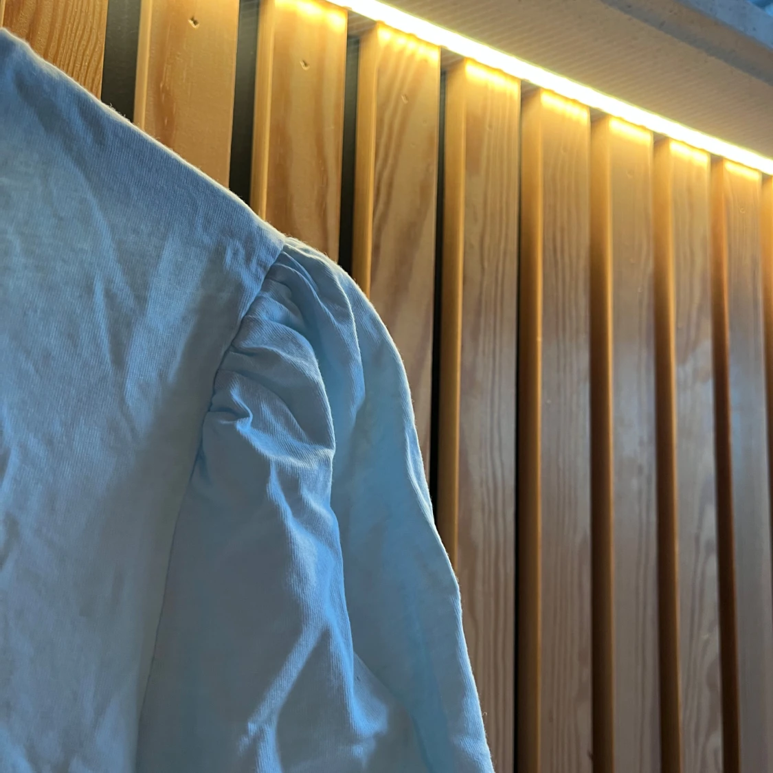 Ljusblå puffärm-topp från Junkyard - 1