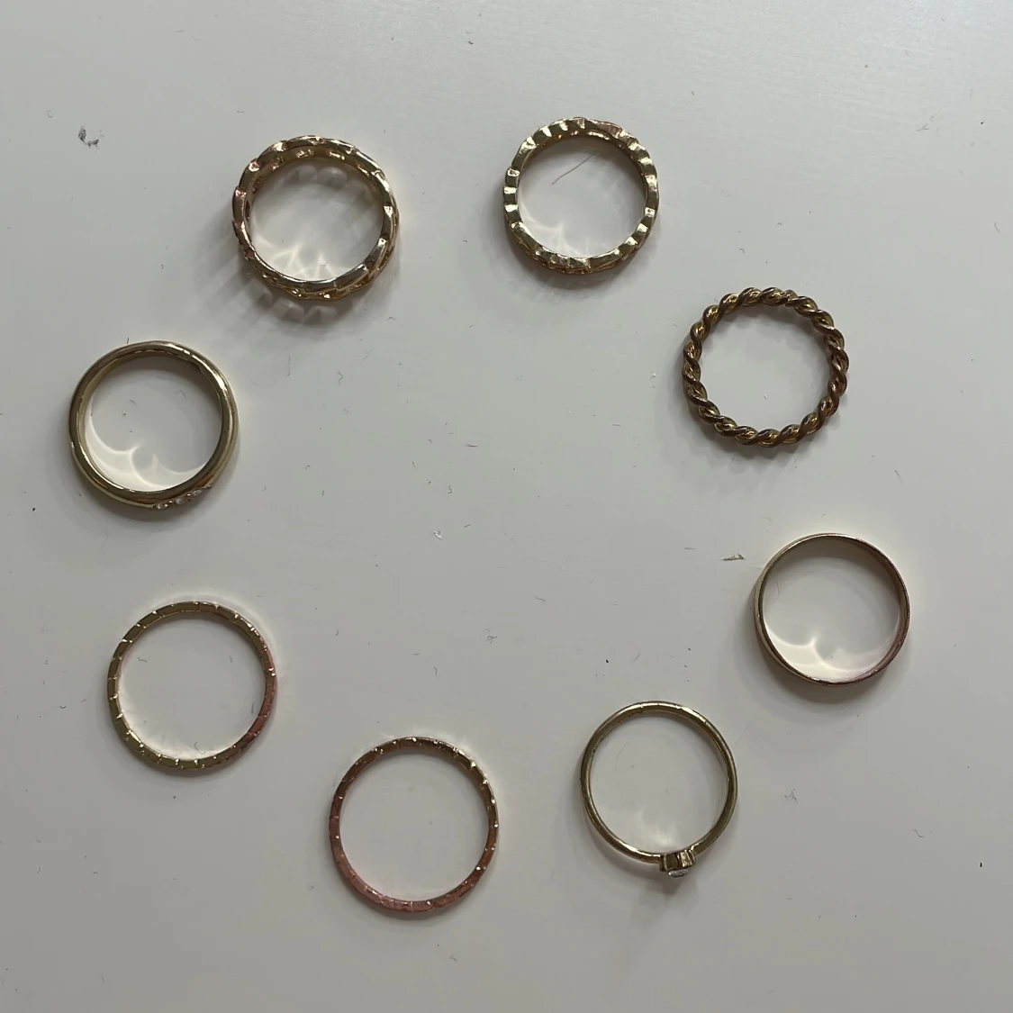 Set med åtta guldplaterade ringar - 2