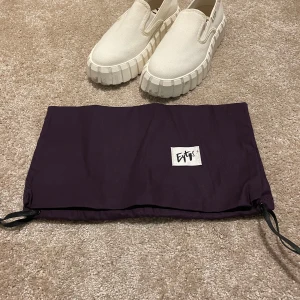 Eytys skor - Kommer med dustbag