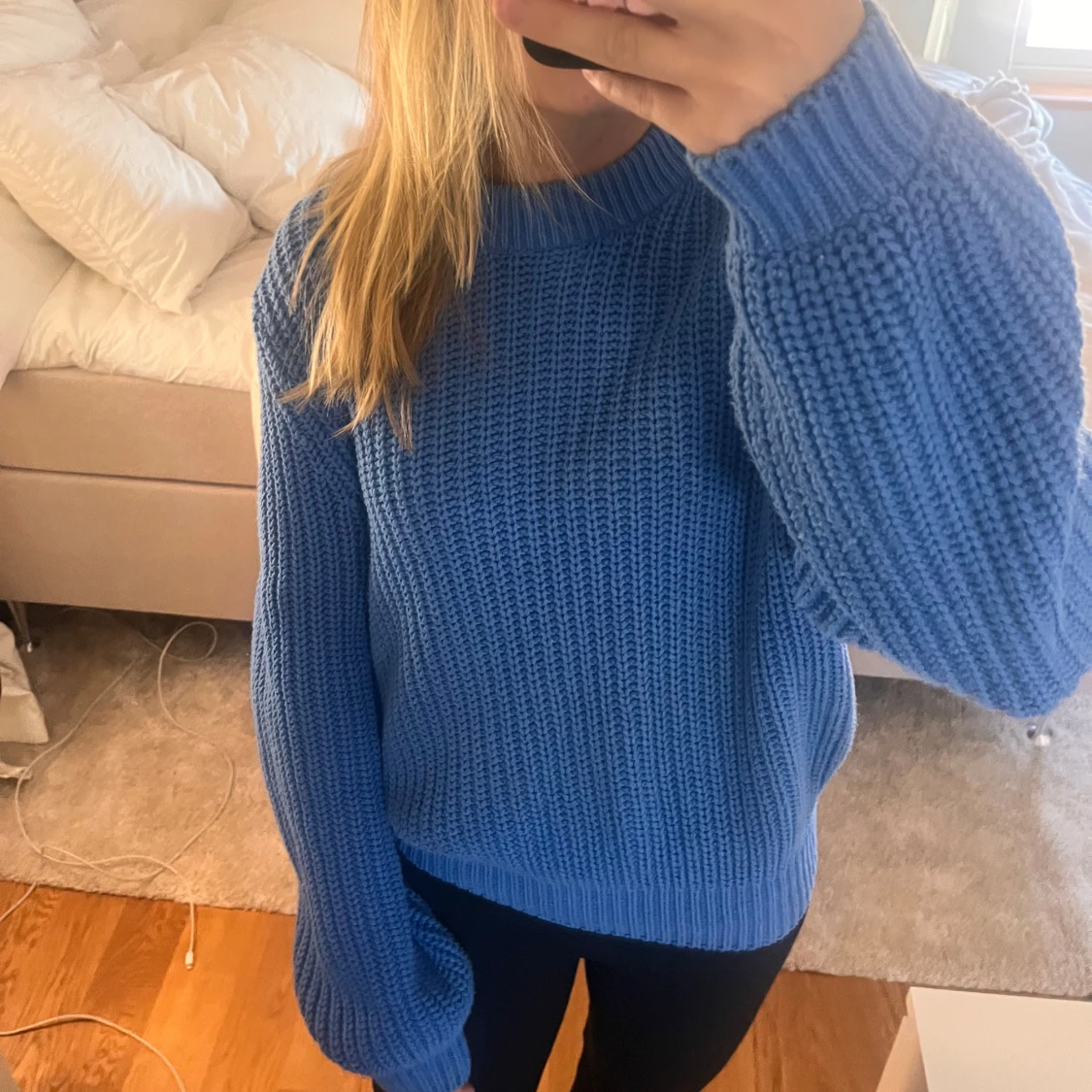 Blå stickad tröja - 1