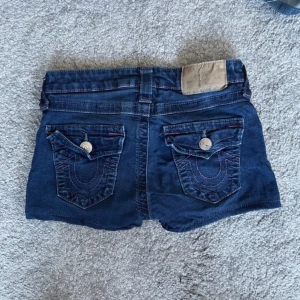 True religion shorts  - True religion shorts. Storlek 25. Rosa stitchning.