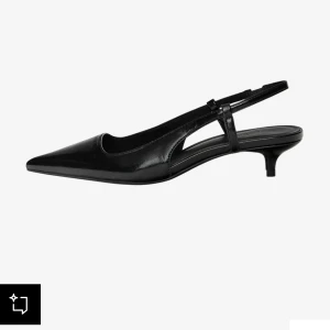 Svarta pumps med slingback - Eleganta svarta pumps med slingback-design och spetsig tå. Skorna har en låg klack och är bekväma att gå i. Använda en gång. Orginalpris 379kr