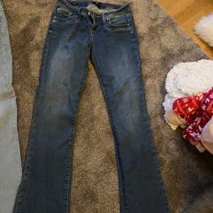 LTB jeans  - Säljer mina LTB valerie för gillar inte färgen, jätte fint skick o aldrig använda🩷skriv för fler bilder!