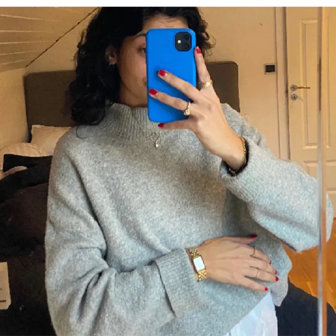 Grå stickad tröja - 1