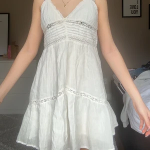 Vit Zara klänning - Använd Max 3 ggr. 