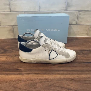 Phillipe Model Prsx Skor - Phillipe Model Skor | Skicket är 9.5/10 - Storlek 42 3699kr - Kom med pris , skorna är i otroligt bra skick , i princip nya! Box ingår! Tveka inte vid att ställa frågor vid funderingar! 