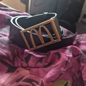 Mcdonalds bälte  - Mcdonalds bälte. Använt några gånger. 1m lång. Är justerbart. 