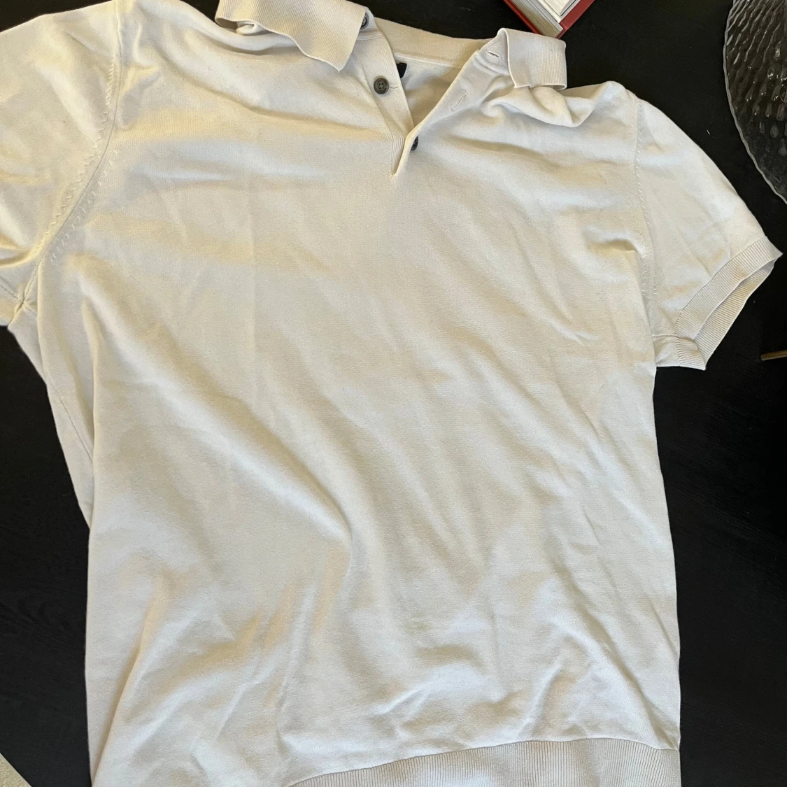 Vit kortärmad t-shirt från Massimo Dutti - 1