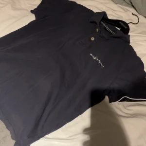 Sailracing piké  - Inte använd så många gånger och är i bra skick. Helt ny så kostar den typ 700 men mitt pris är 300 men sänker ifall  det blir snabb affär. Den är i storlek medium (M)