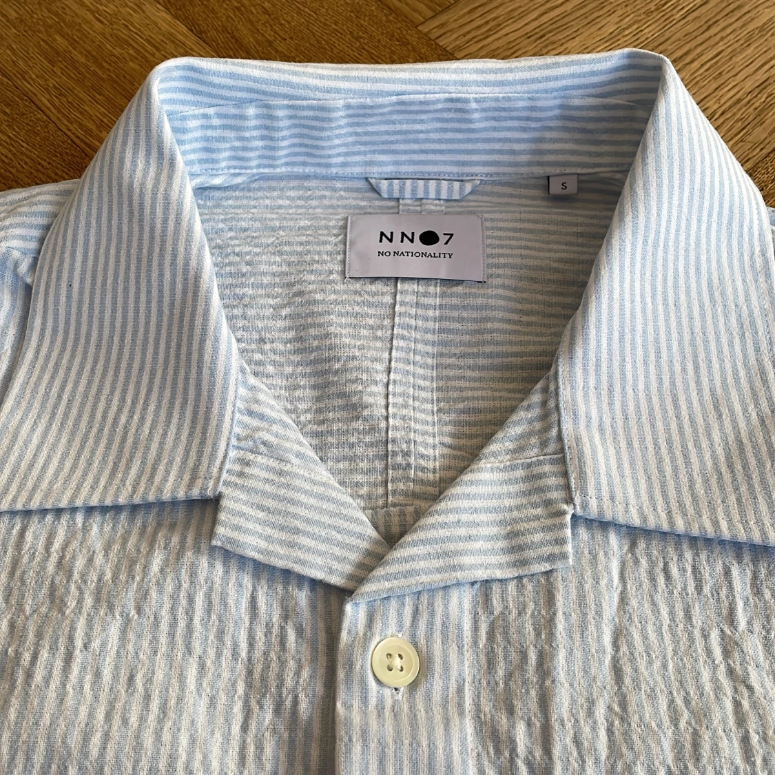 Ljusblå randig skjorta från NN07 - 2