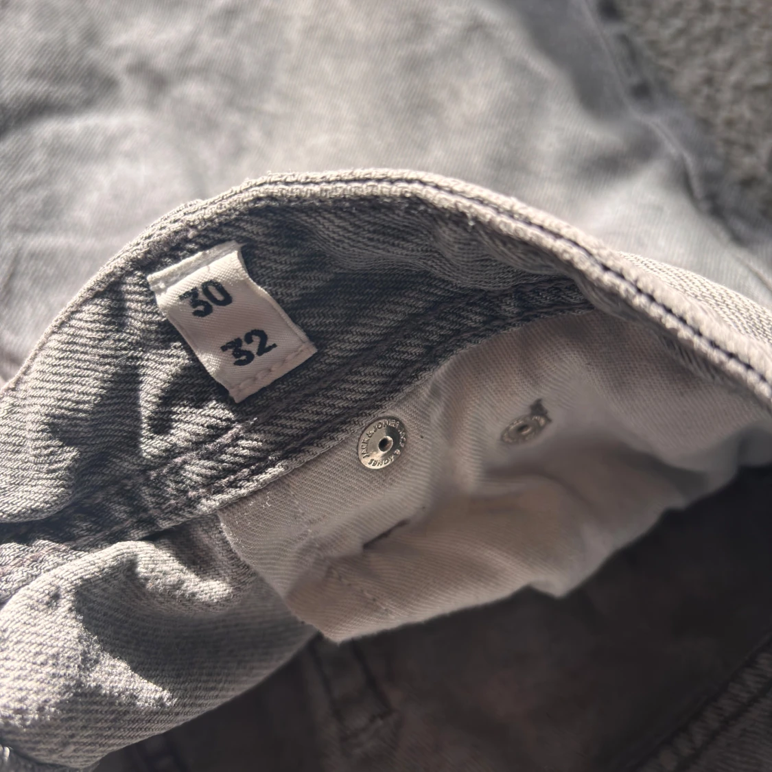 Grå jeans från Jack & Jones - 3