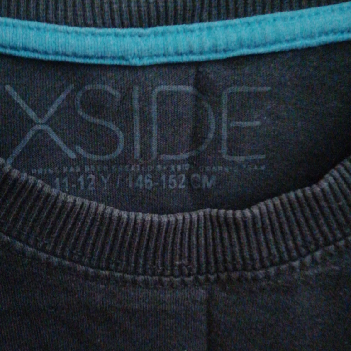 Svart t-shirt med tryck från XSide - 1