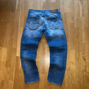 Blå jeans från Jack & Jones - Feta jeans med snygg tvätt | Bra skick | nypris 1000