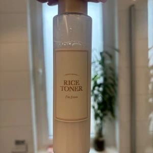 Rice Toner från I'm From - Har mycket hudvård som jag försöker mig av med, annars är den väldigt bra och återfuktande  