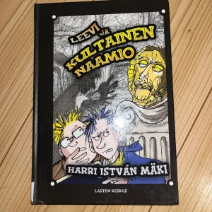 Leevi ja kultainen naamio dvd - Harri István Mäki Leevi ja Kultainen Naamio lasten/ nuorten kirja. Muutaman kerran luettu. Ollut aikoinaan kirjasto käytössä, mutta edelleen hyvässä kunnossa. Vikalla sivulla pieni repeämä. Kissatalous MMM, lisätietoja saa kysymällä Mikäli hinta ei miellytä tarjoa rohkeasti Katsothan myös muut ilmoitukseni
