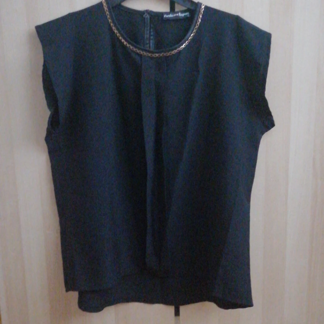 Svart ärmlös topp från Pirita Export