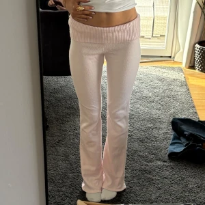 Rosa yogapants - väldigt fint skick och använd ettt fåtal gånger. Från gina young men passar bra i längden till en tjej på 175