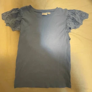 Blå blus från Gina Young ❤️ - Säljer denna fina tröja från Gina Young i strlk 170❤️ 100kr