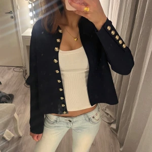 kofta zara  - Jättefin jacka/kofta från zara, knappt använd. Strl xs och jag är 167 för referens 