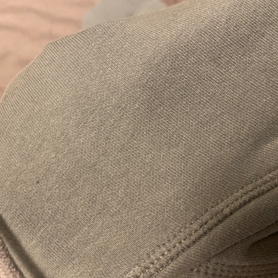 Grå/ grön hoodie från H&M - 1