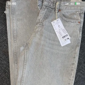 Grå jeansbyxor från gina - snygga jeans storlek 32 från gina 250kr