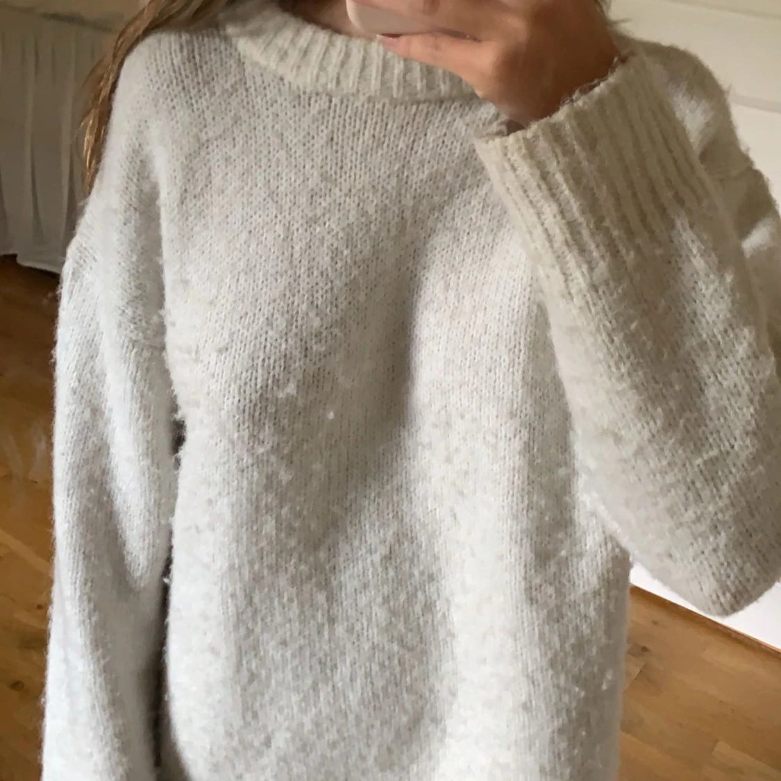 Vit stickad tröja - 2