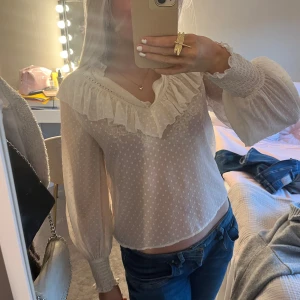 ZARA blus - Säljer en supersnygg blus ifrån Zara som inte kommer till användning 🥰🥰