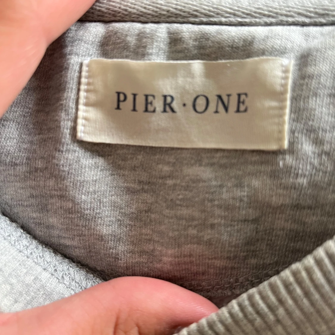 Grå sweatshirt från Pier One - 1