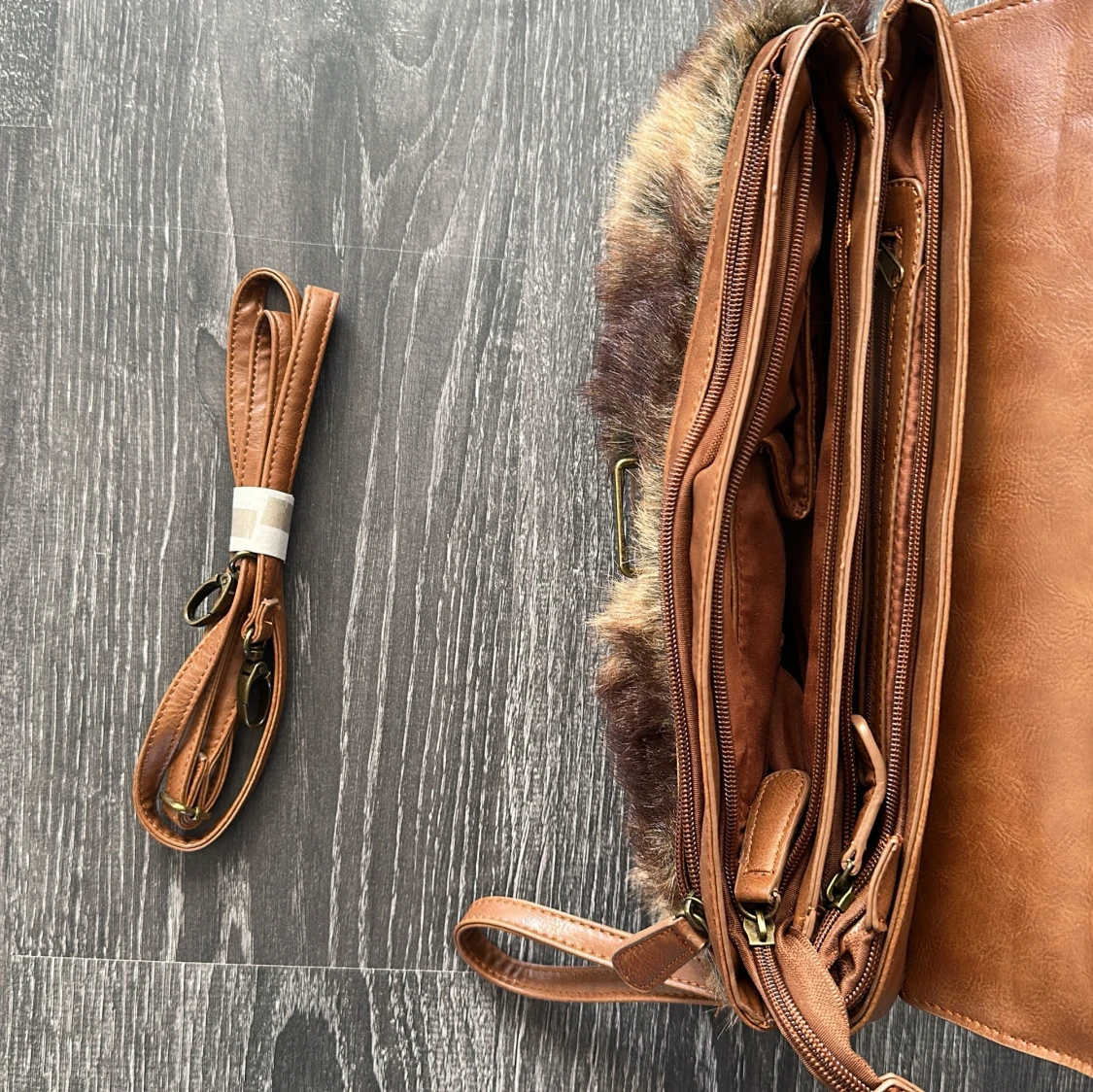 Brun kuvertväska med fuskpäls från ALDO - 4