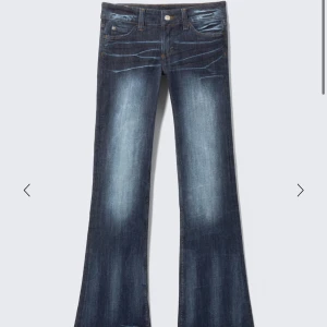 Söker weekday jeans!!! - Söker dehär jeansen från weekday i storlek 28/32🙏🙏🙏 blå svarta eller vita 