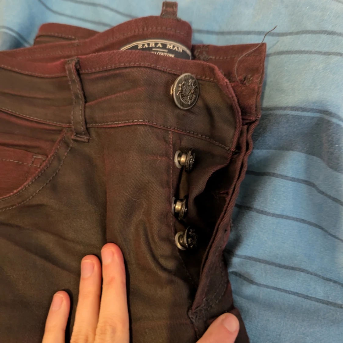 Bordeaux jeans från Zara Man