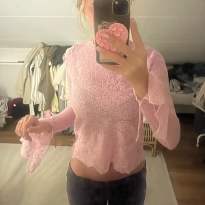 Rosa spetsblus zara - Jättesöt rosa spetsblus från zara liten i stl passar mig som har s/xs
