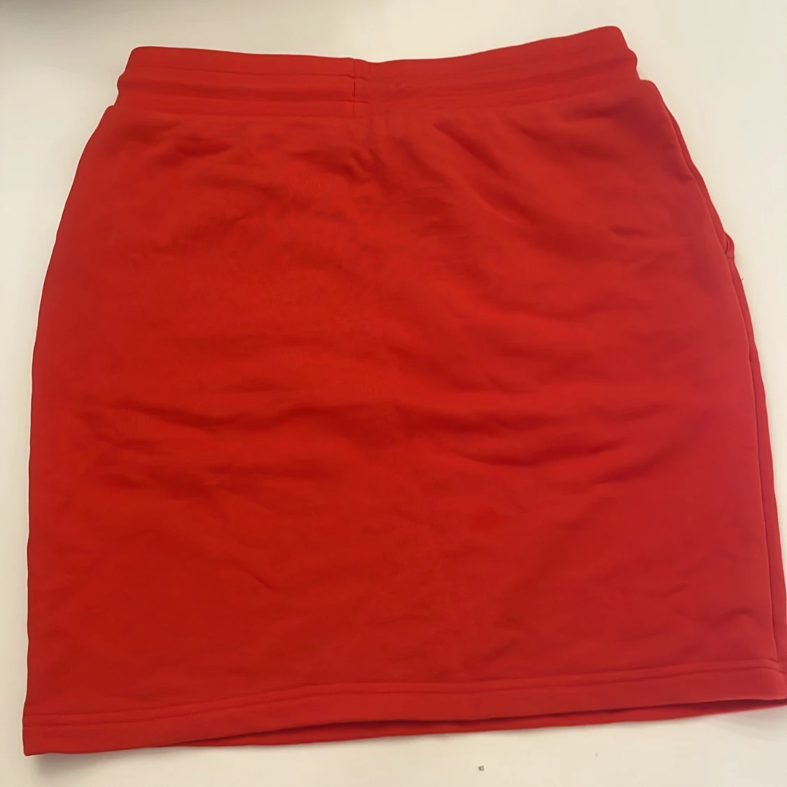 Röd kortkjol med snörning från GANT - 1