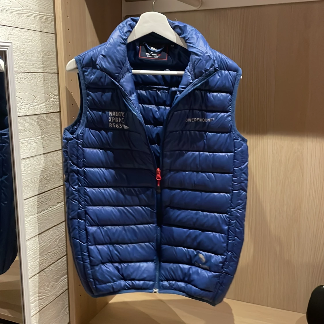 Blå dunväst från Swedemount 