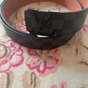 Helt ny bälte  - Säljer helt ny och oanvänd bälte. 
