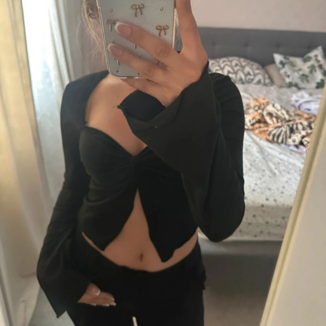 Svart croppad långärmad topp