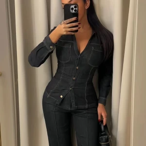 Fitted denim tröja  - Bara använd nån gång, för liten för mig tyvär.