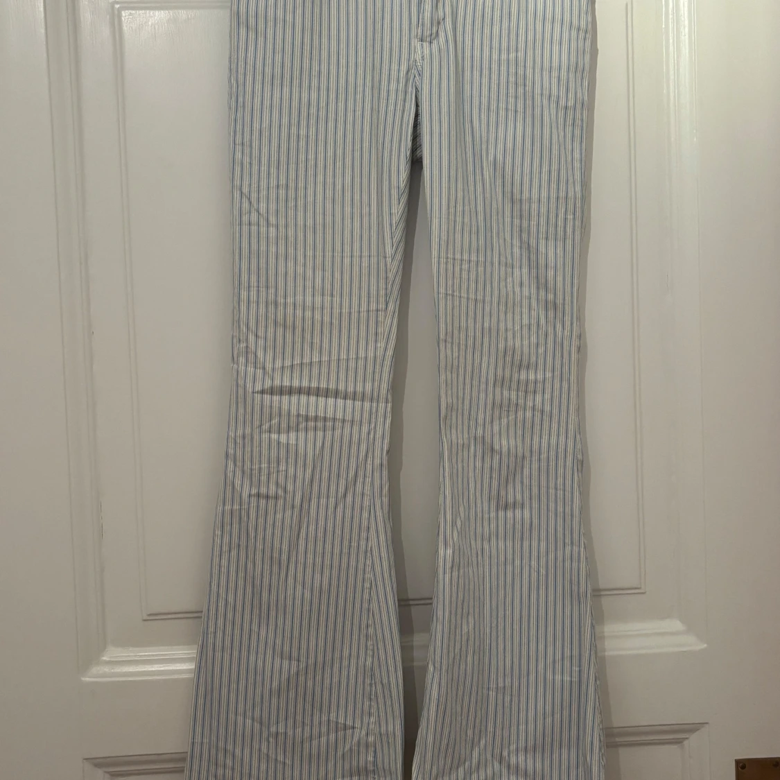 Randiga bootcutbyxor från XRoses - 3