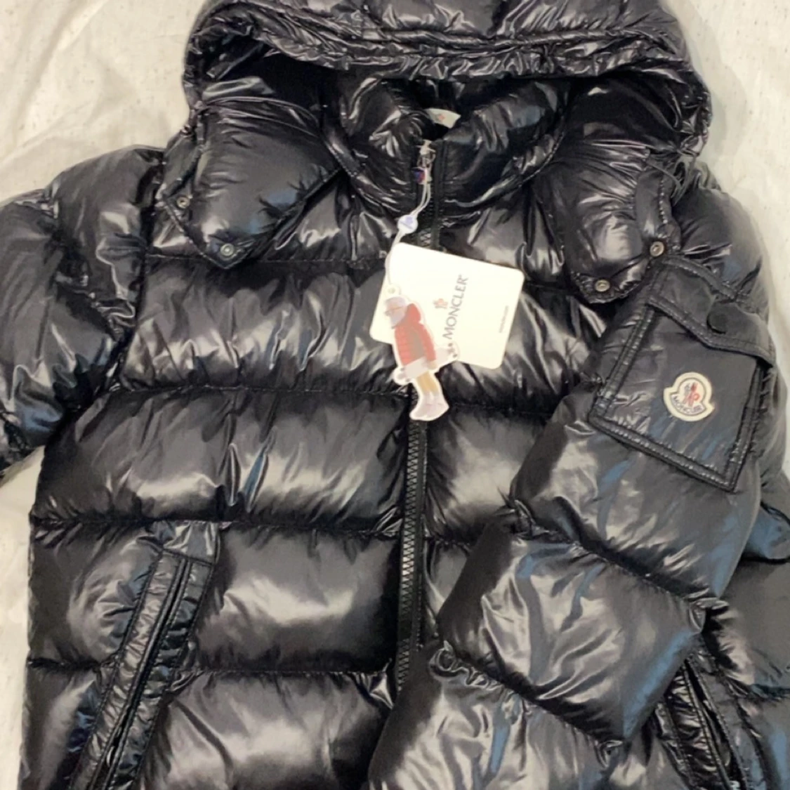 Svart Moncler dunjacka med huva - 1