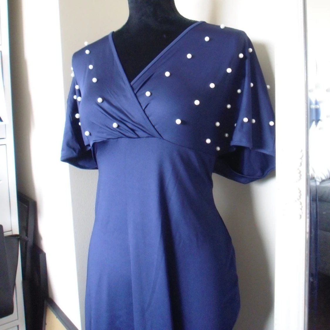 Marinblå omlottklänning med pärlor - 2