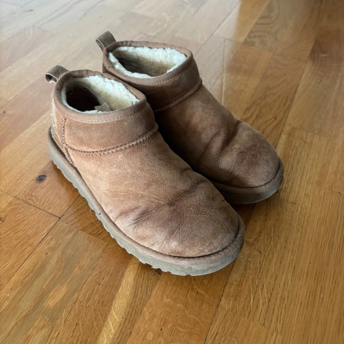 Bruna UGG boots i mocka