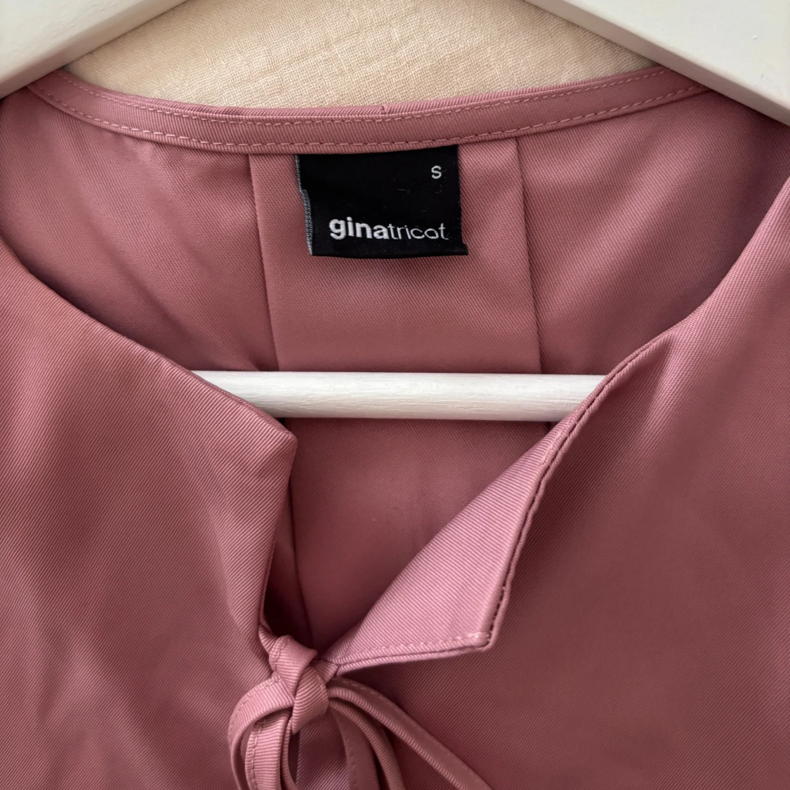 Rosa blus med puffärm från Gina Tricot - 2