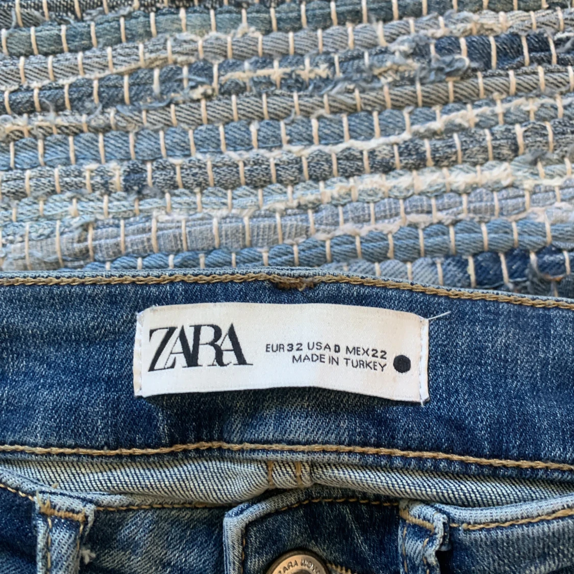 Blå bootcut jeans från Zara - 2