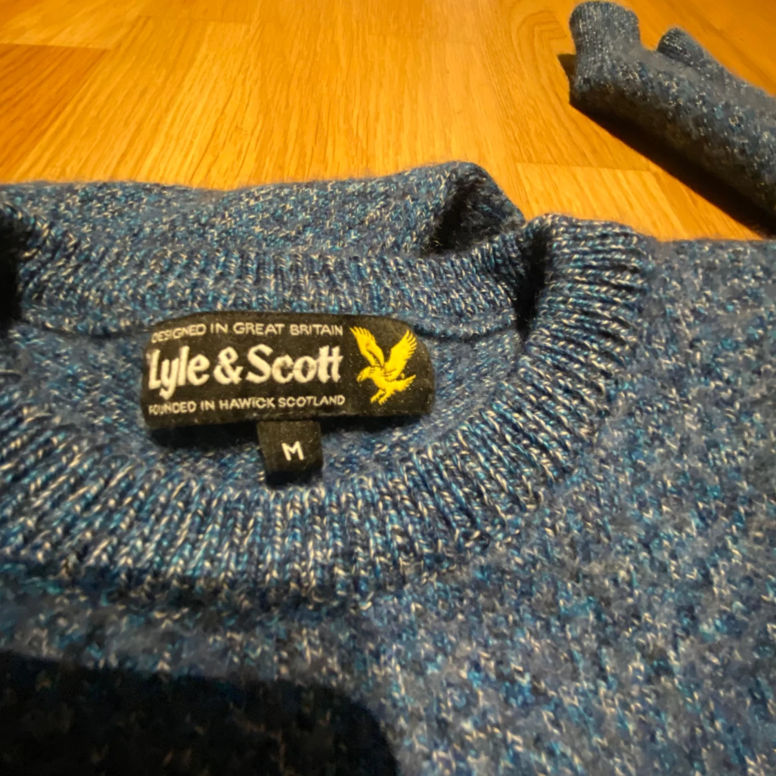 Blå stickad tröja från Lyle & Scott - 2